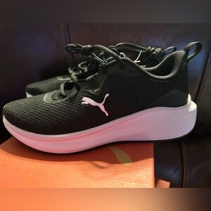 Puma Women's Black and White Sneakers